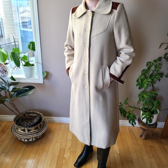 100% wool beautiful vintage 1970s 1980s beige coat with brown details. - Picture 4 of 16
